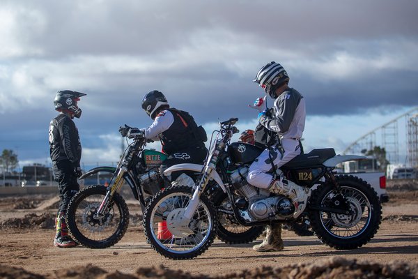 hooligan-desert-race-motorcycle